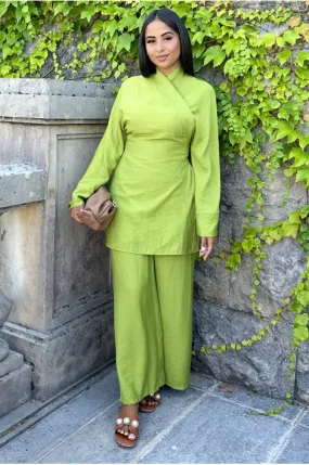 Ensemble 2 pièces blouse + pantalon vert à noué
