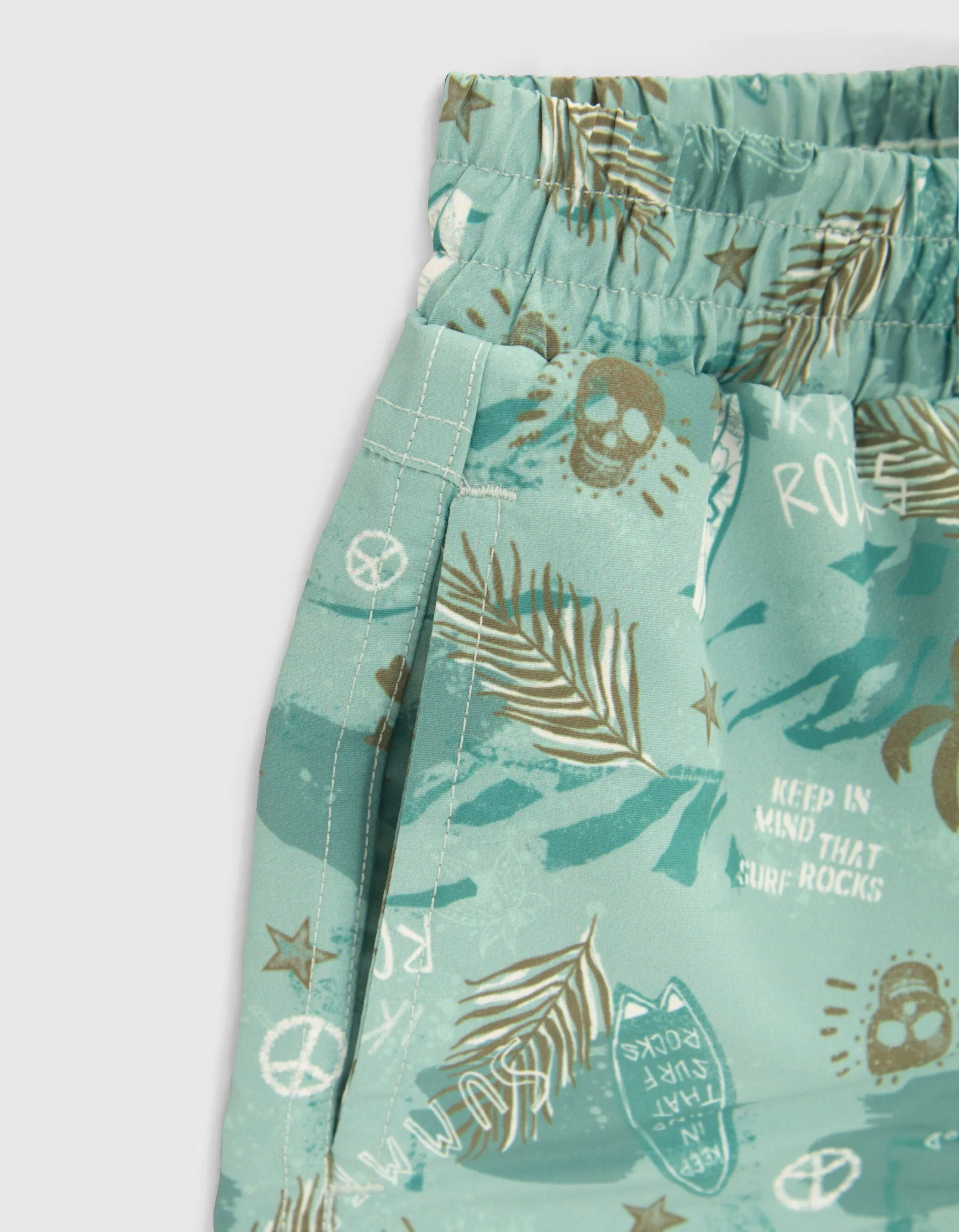 Short de bain vert imprimé surf-rock garçon