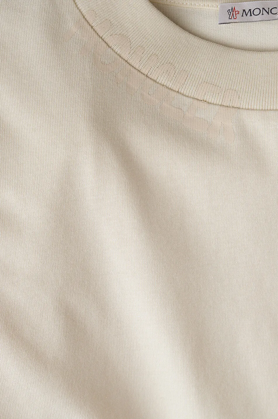 T-shirt orné d'un logo ton sur ton et d'une poche plaquée